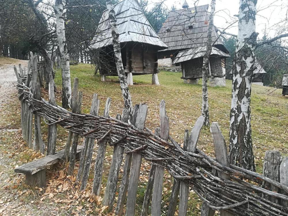 Seoski Turizam Melovic Rozanstvo Exterior foto
